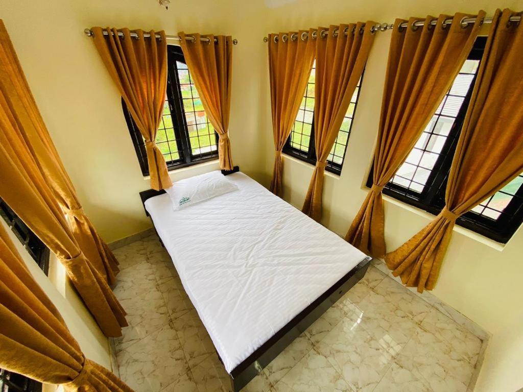 Hotel Bob Lesiure Udagamandalam Exterior foto